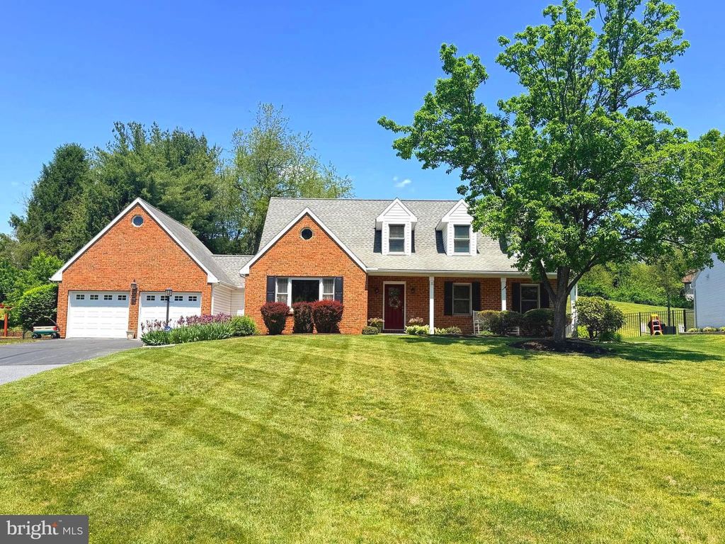 10 STOUDT RD, Hummelstown, PA 17036