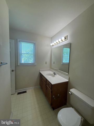 7110 SHARON RD, Fredericksburg, VA 22407
