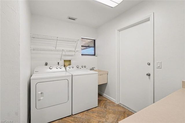 1922 SE 26th TER, Cape Coral, FL 33904