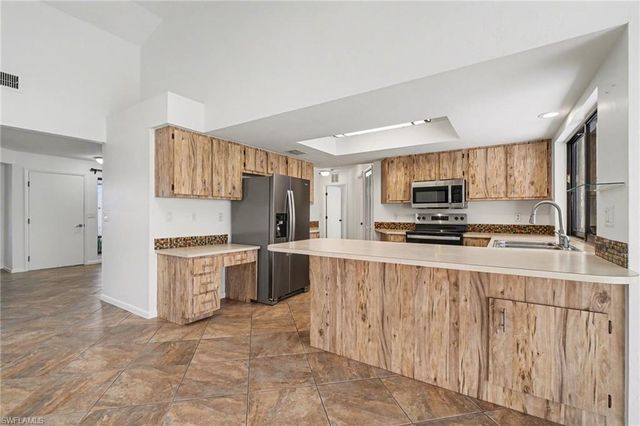 1922 SE 26th TER, Cape Coral, FL 33904