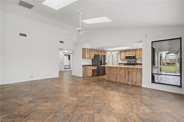 1922 SE 26th TER, Cape Coral, FL 33904