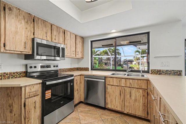 1922 SE 26th TER, Cape Coral, FL 33904