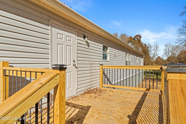 370 Timberline Dr, Vine Grove, KY 40175