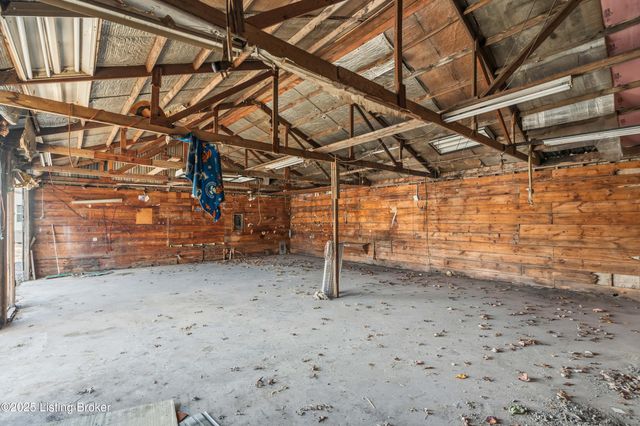 370 Timberline Dr, Vine Grove, KY 40175