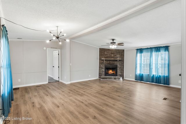 370 Timberline Dr, Vine Grove, KY 40175