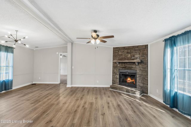 370 Timberline Dr, Vine Grove, KY 40175