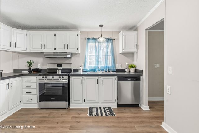 370 Timberline Dr, Vine Grove, KY 40175