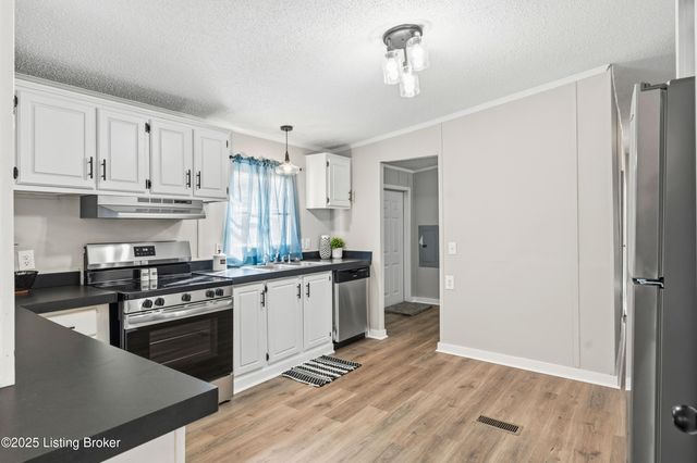 370 Timberline Dr, Vine Grove, KY 40175