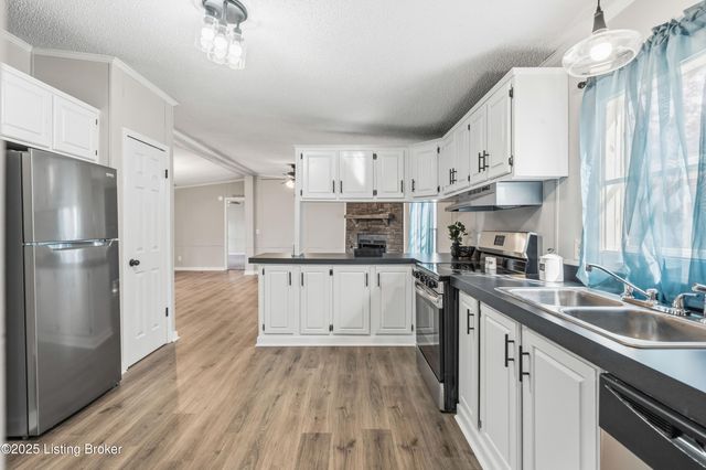 370 Timberline Dr, Vine Grove, KY 40175