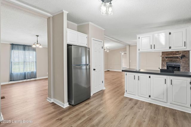 370 Timberline Dr, Vine Grove, KY 40175