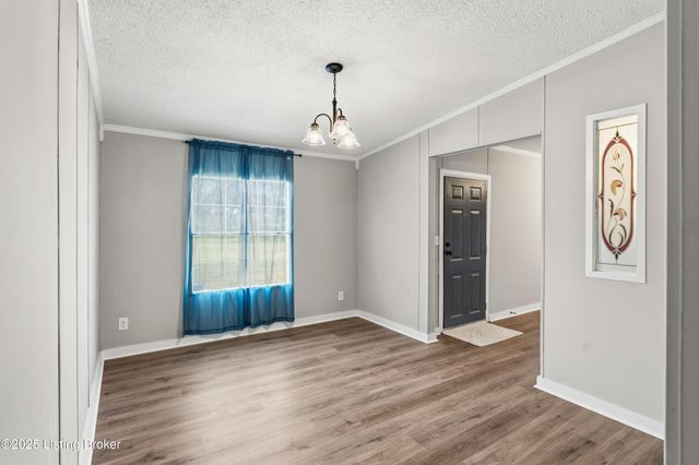 370 Timberline Dr, Vine Grove, KY 40175