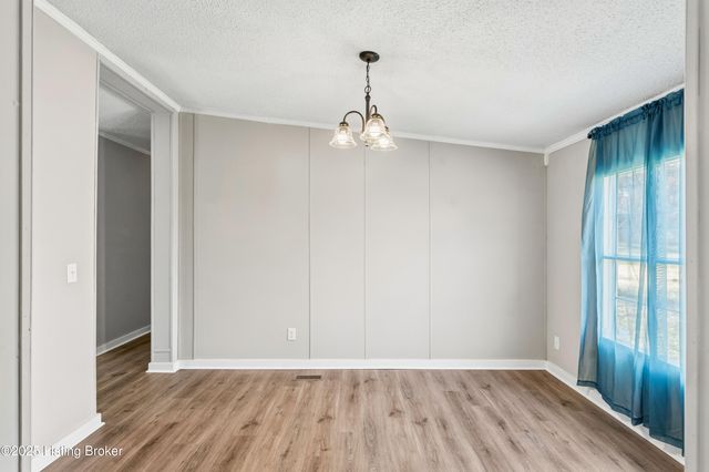 370 Timberline Dr, Vine Grove, KY 40175