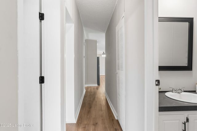 370 Timberline Dr, Vine Grove, KY 40175