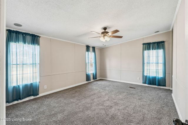 370 Timberline Dr, Vine Grove, KY 40175