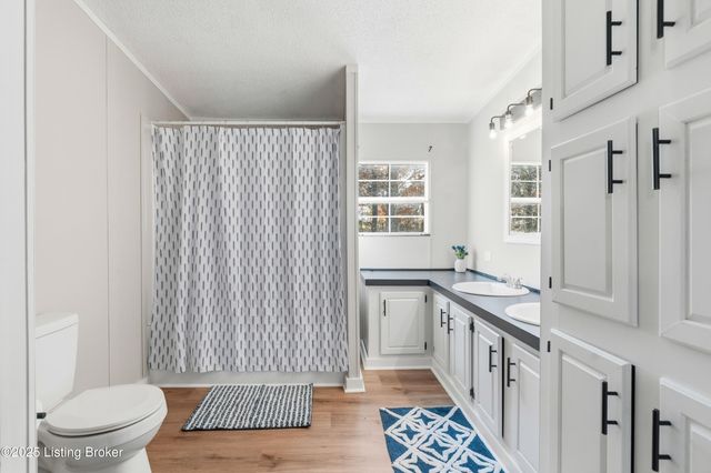 370 Timberline Dr, Vine Grove, KY 40175