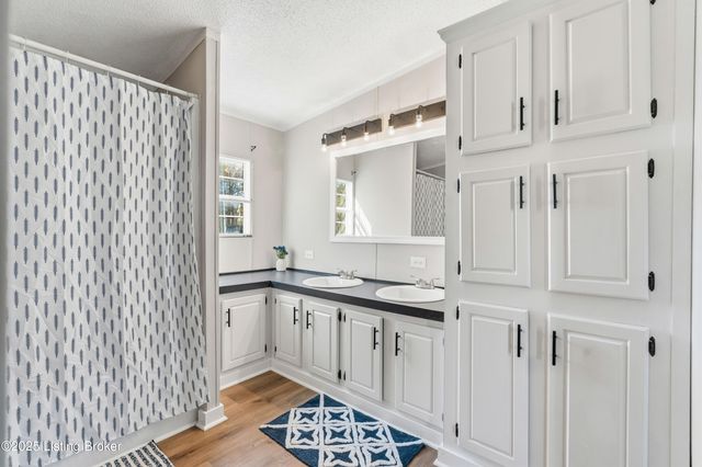 370 Timberline Dr, Vine Grove, KY 40175