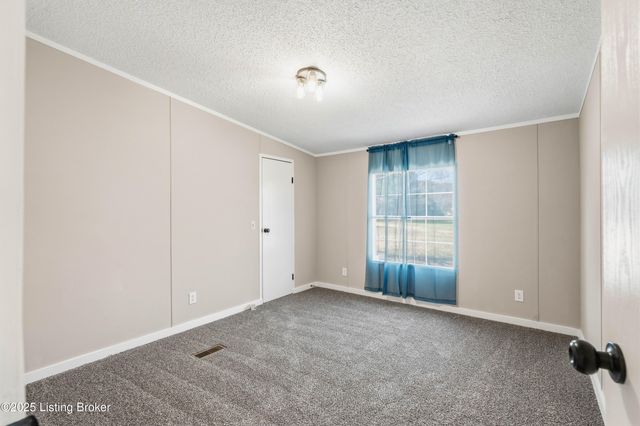 370 Timberline Dr, Vine Grove, KY 40175