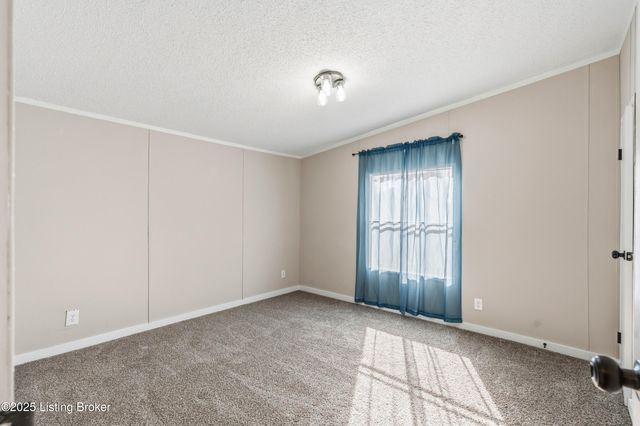 370 Timberline Dr, Vine Grove, KY 40175