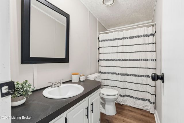 370 Timberline Dr, Vine Grove, KY 40175