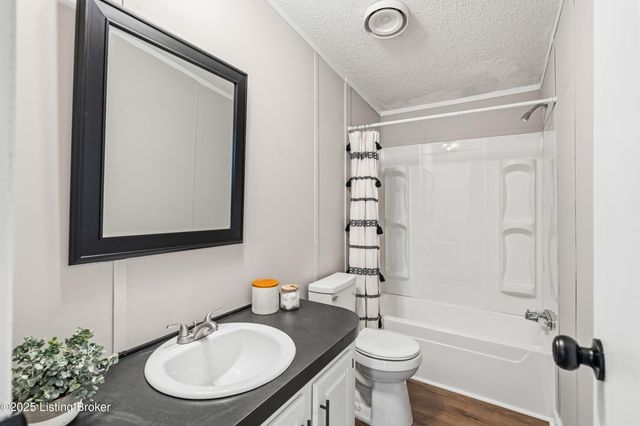 370 Timberline Dr, Vine Grove, KY 40175