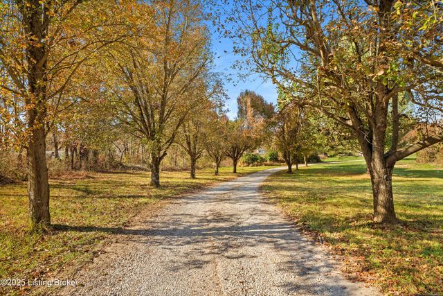 370 Timberline Dr, Vine Grove, KY 40175