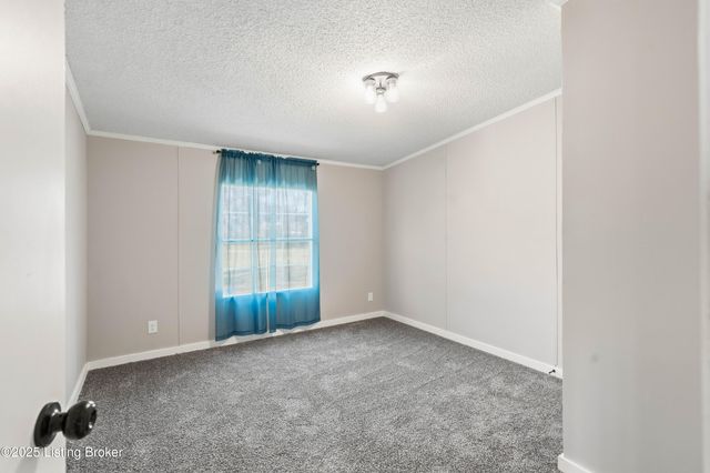 370 Timberline Dr, Vine Grove, KY 40175