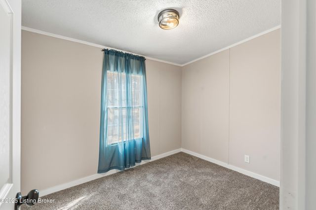 370 Timberline Dr, Vine Grove, KY 40175