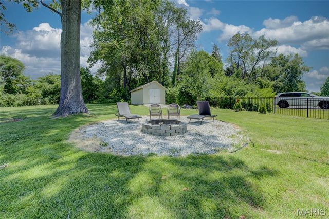 2235 Saint Peters Howell Road, St Peters, MO 63376