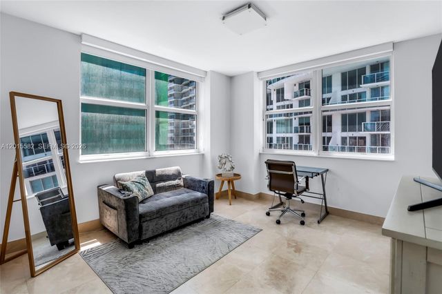 31 SE 5th St 3010, Miami, FL 33131