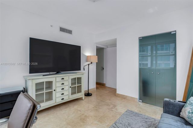 31 SE 5th St 3010, Miami, FL 33131