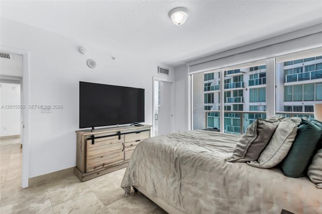 31 SE 5th St 3010, Miami, FL 33131