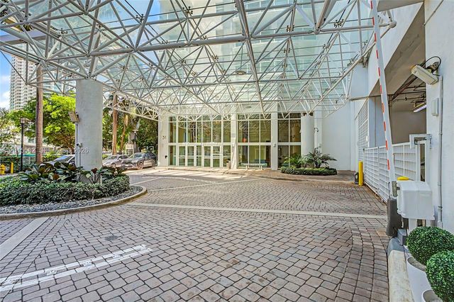 31 SE 5th St 3010, Miami, FL 33131