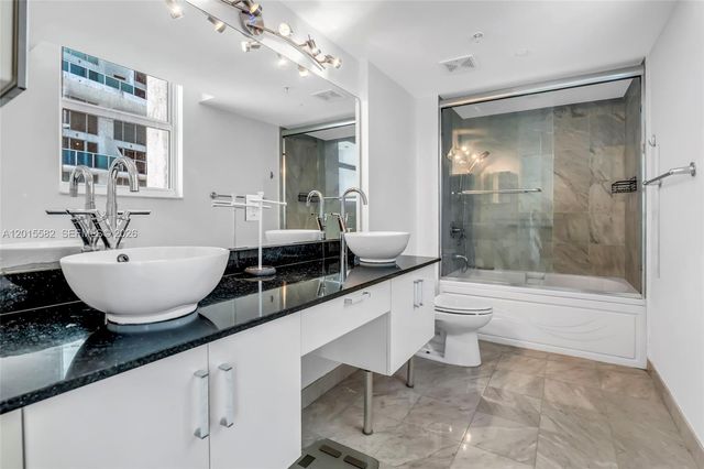 31 SE 5th St 3010, Miami, FL 33131