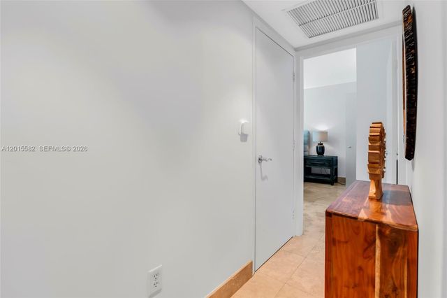 31 SE 5th St 3010, Miami, FL 33131