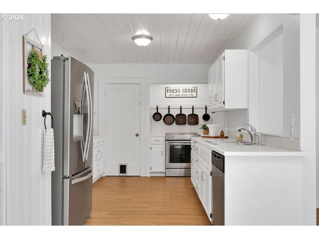 2260 E 15TH Ave, Eugene, OR 97403