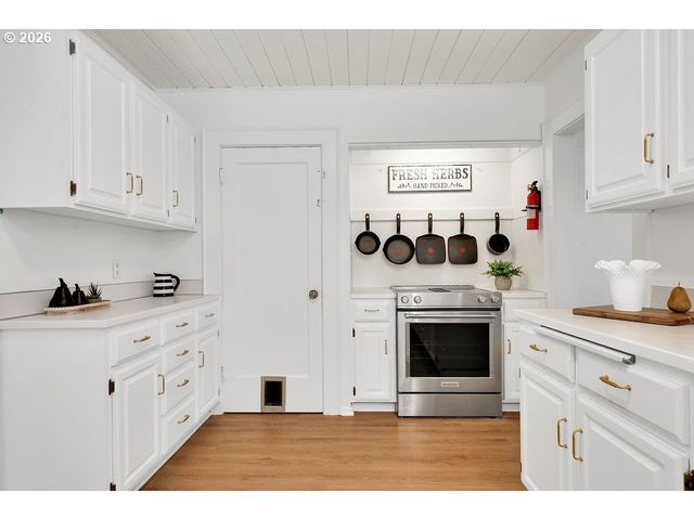 2260 E 15TH Ave, Eugene, OR 97403