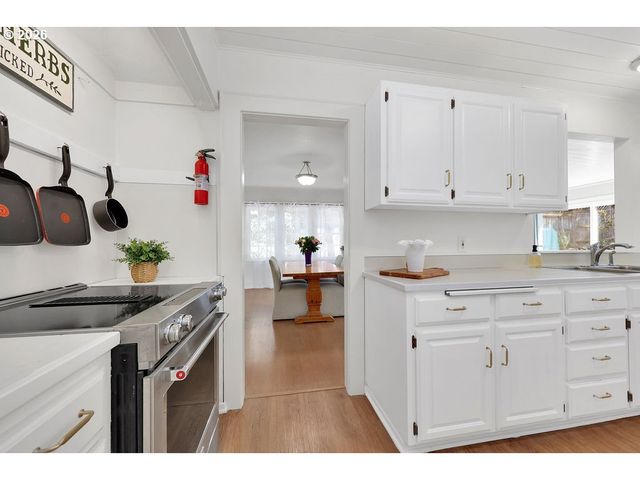 2260 E 15TH Ave, Eugene, OR 97403