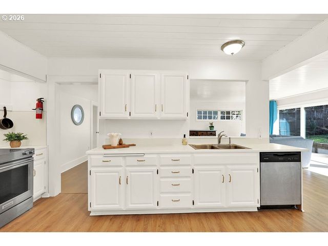 2260 E 15TH Ave, Eugene, OR 97403