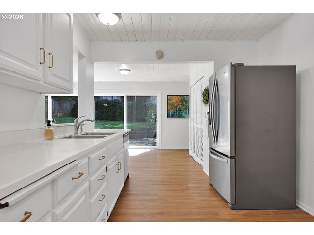 2260 E 15TH Ave, Eugene, OR 97403