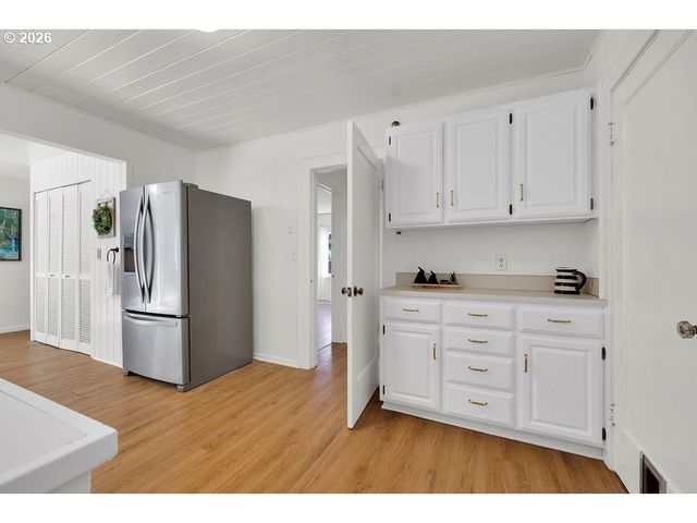 2260 E 15TH Ave, Eugene, OR 97403