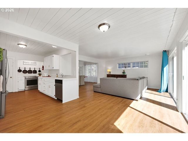 2260 E 15TH Ave, Eugene, OR 97403