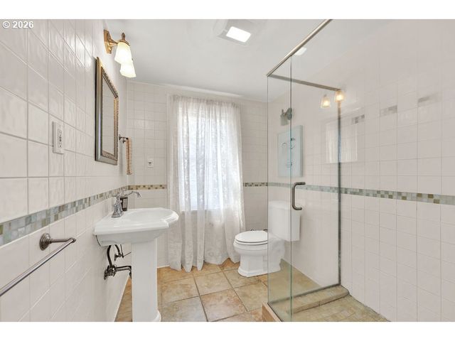 2260 E 15TH Ave, Eugene, OR 97403