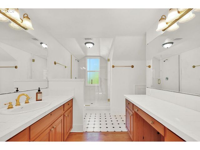 2260 E 15TH Ave, Eugene, OR 97403