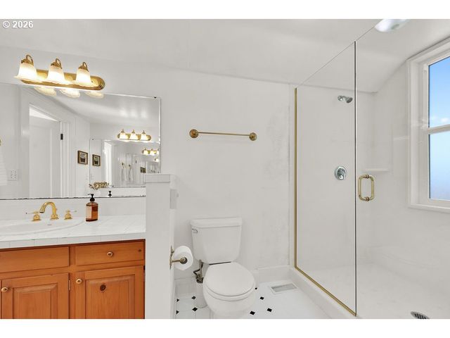 2260 E 15TH Ave, Eugene, OR 97403