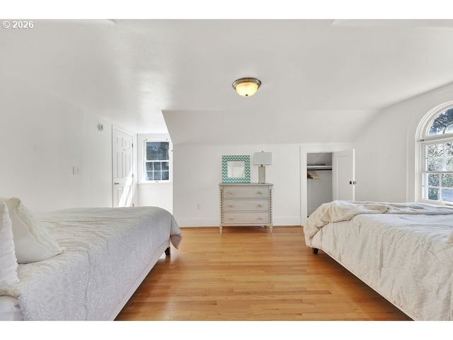 2260 E 15TH Ave, Eugene, OR 97403