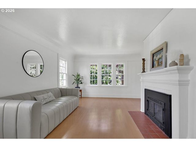 2260 E 15TH Ave, Eugene, OR 97403