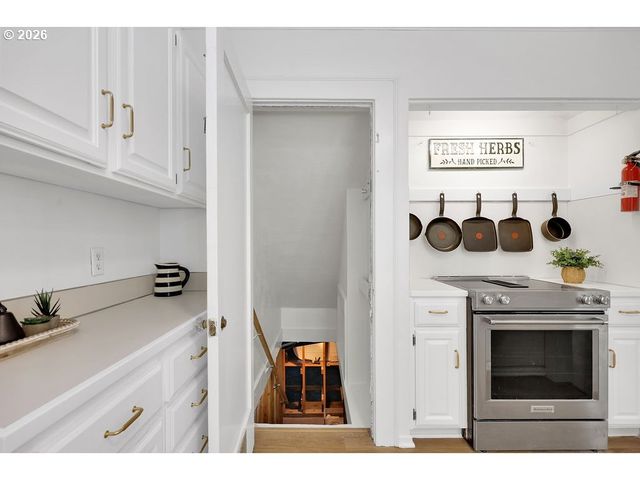 2260 E 15TH Ave, Eugene, OR 97403