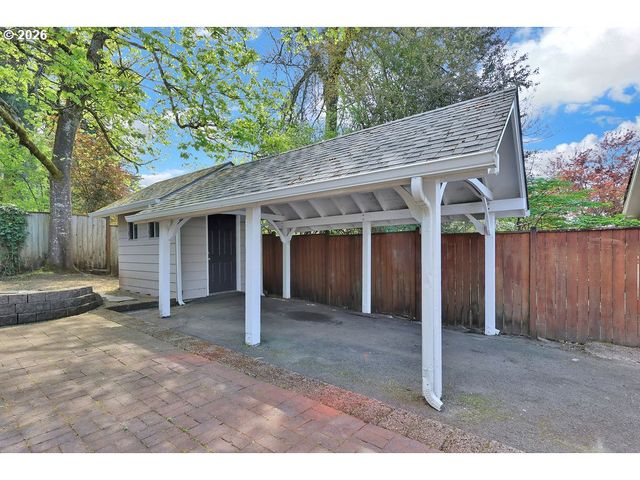 2260 E 15TH Ave, Eugene, OR 97403