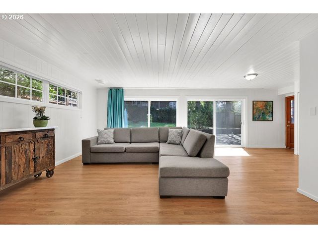 2260 E 15TH Ave, Eugene, OR 97403