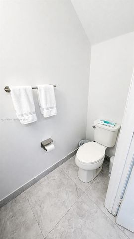 8876 W 35th Way, Hialeah, FL 33018